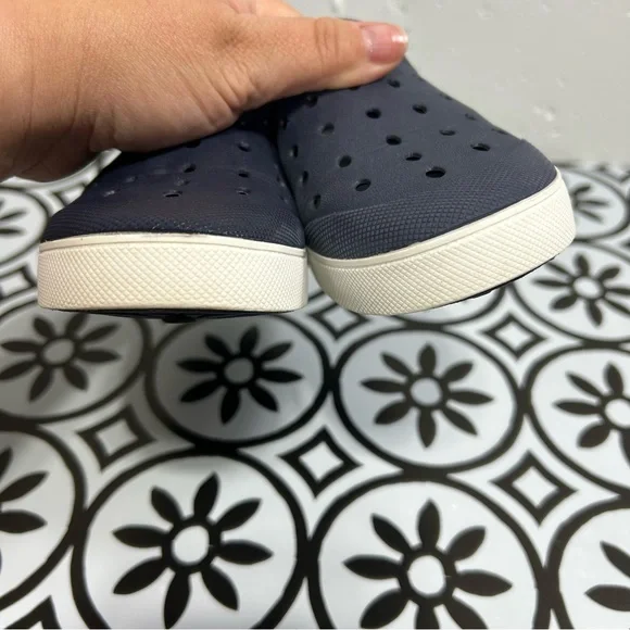 Old Navy Toddler Boys Blue Slip-On Water Shoes 11 - Picture 3 of 6